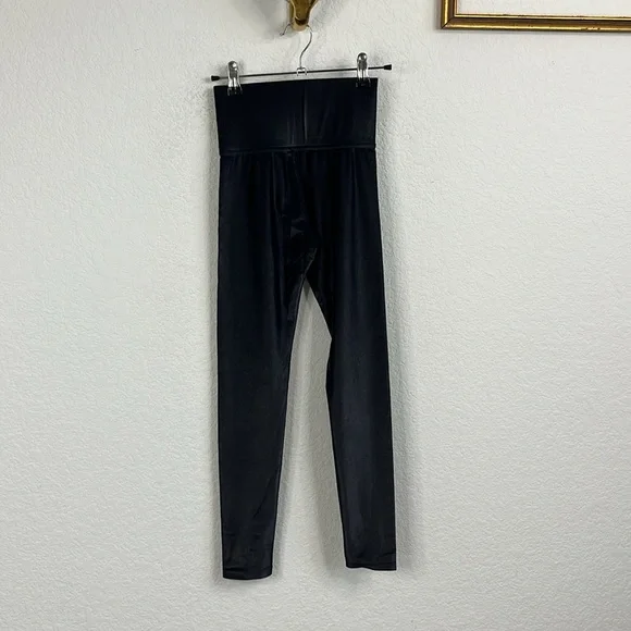 Carbon 38 High Rise Legging In Takara Shine Charcoal - Picture 6 of 7